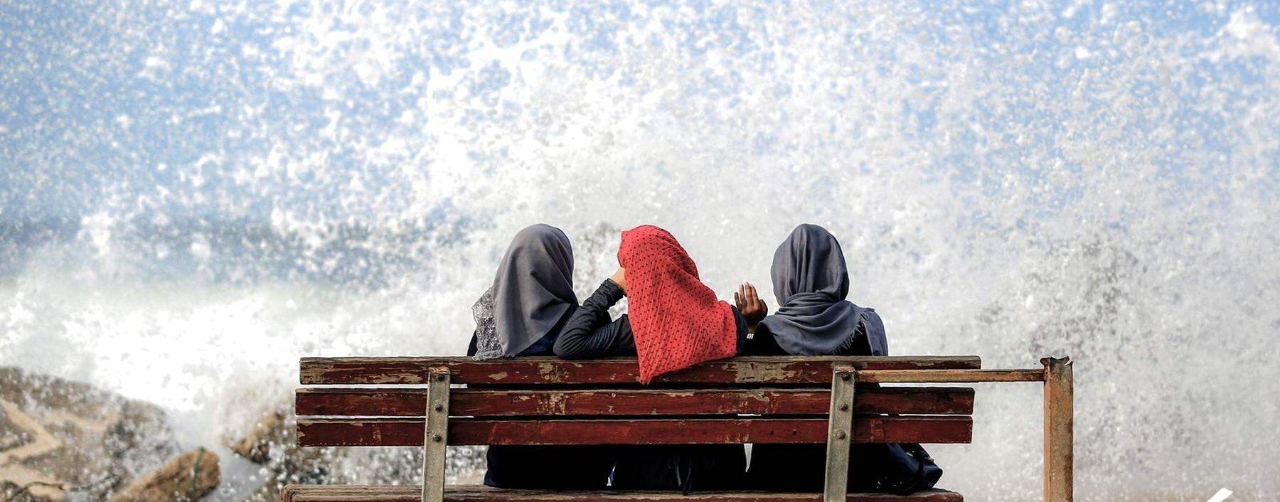Die Kulturblöcke würden durch die religiöse Zugehörigkeit mitbestimmt, so Samuel Huntington. Das Bild zeigt Frauen in Gaza.
