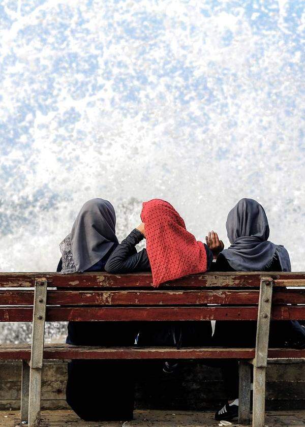 Die Kulturblöcke würden durch die religiöse Zugehörigkeit mitbestimmt, so Samuel Huntington. Das Bild zeigt Frauen in Gaza.