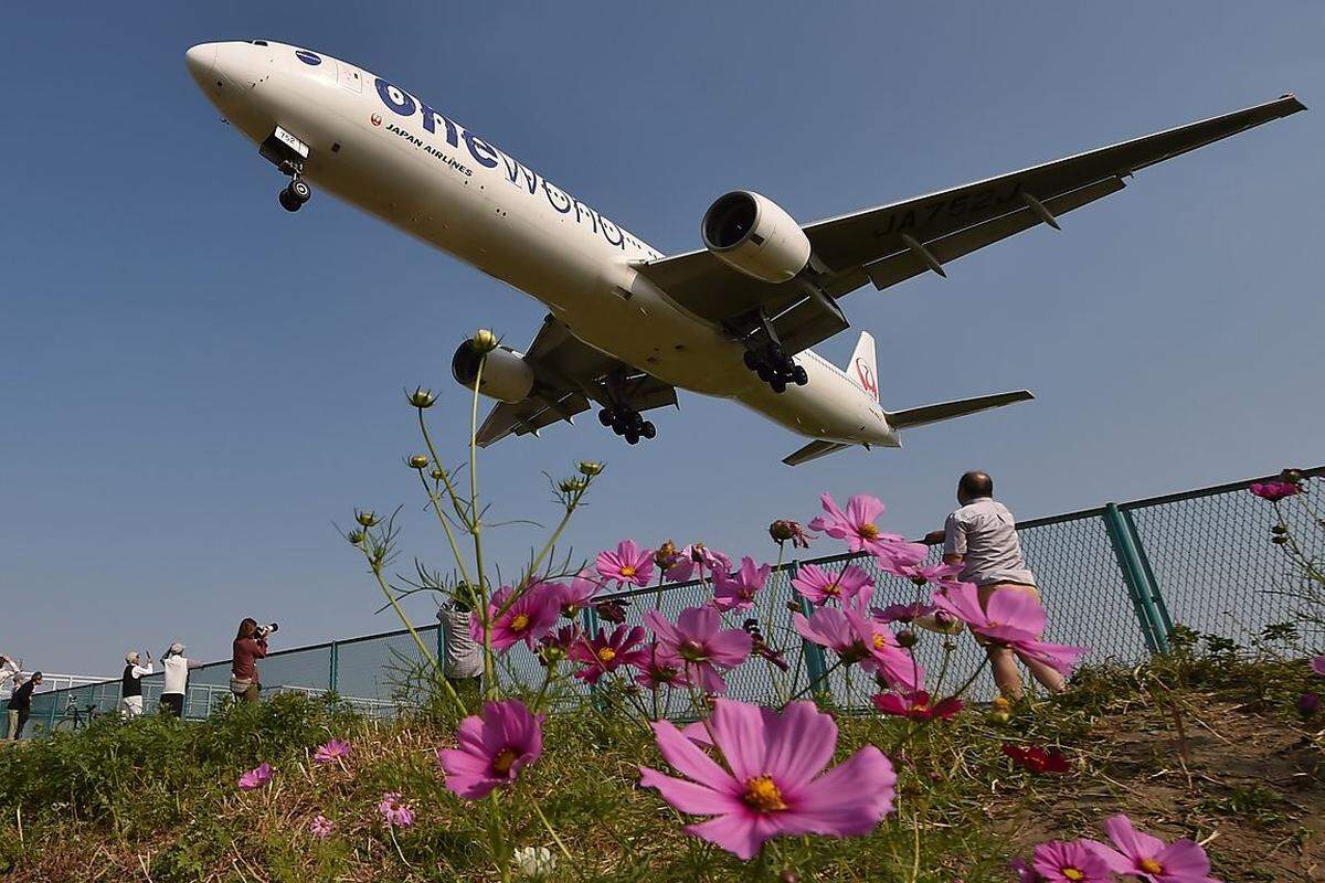 Land: Japan Die Fluglinie ist neu im Ranking. Das letzte große Unglück ereignete sich 1985 bei einem Inlandsflug von Tokio nach Osaka. Wegen massiver technischer Probleme stürzte eine Boeing 747 in einen Berg. Dabei kamen 520 Menschen ums Leben, nur vier Insassen überlebten.