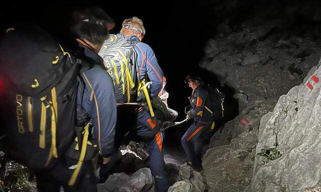 Im Steinernen Meer an der Grenze von Österreich zu Deutschland wurde der stark geschwächte Bergsteiger entdeckt. 