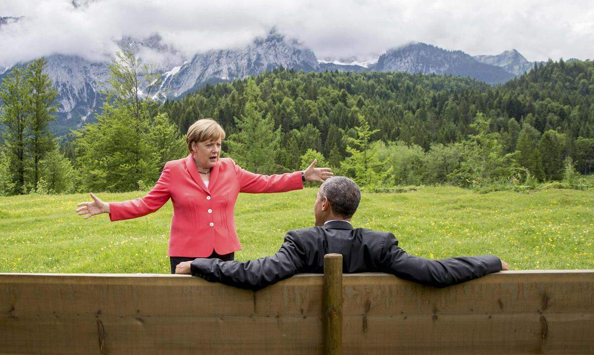 Der Lauschangriff der NSA auf Merkels Handy stellte die transatlantischen Beziehungen mit den USA auf eine große Probe. Doch mit US-Präsident Barack Obama verband Merkel immer eine gute Gesprächs- und Vertrauensbasis. Was man von ihrem Verhältnis zum aktuellen US-Präsidenten Donald Trump nicht unbedingt behaupten kann.
