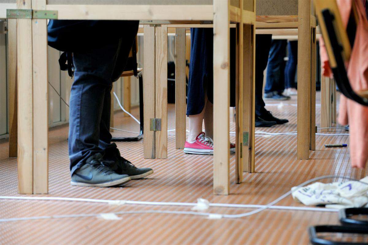 An der FH Vorarlberg - wo die Hälfte der Studenten berufsbegleitend studiert - haben in Dornbirn bis zwölf Uhr erst acht der 1400 Studenten ihre Stimme abgegeben.