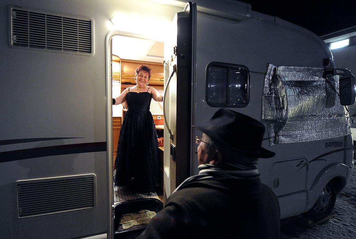 Auch die Wasserbehälter seien eingefroren. Fünf Tage dauerte die beschwerliche Reise nach Österreich, vergangenen Samstag erreichte die Camper-Truppe schließlich Wien.