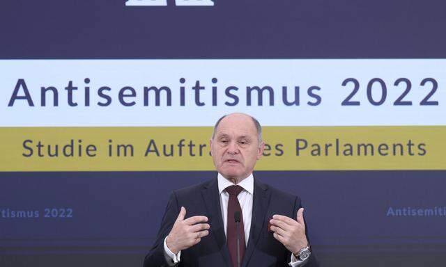 Nationalratspräsident Wolfgang Sobotka während einer Pressekonferenz zum Thema 'Antisemitismusstudie 2022 des Parlaments'