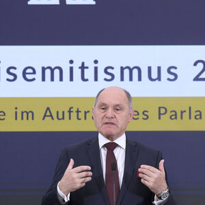 Nationalratspräsident Wolfgang Sobotka während einer Pressekonferenz zum Thema 'Antisemitismusstudie 2022 des Parlaments'