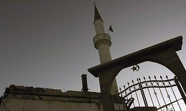 Eine ausgebrannte Moschee in Bosnien
