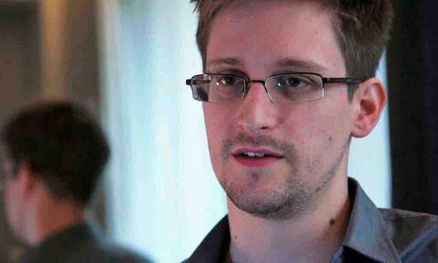 Ungueltiger Pass Snowden sitzt