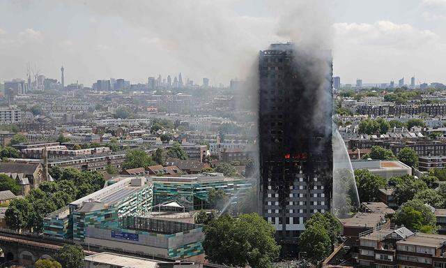 Vielen Menschen in dem Londoner Hochhaus wurde durch die Flammen der Fluchtweg abgeschnitten.