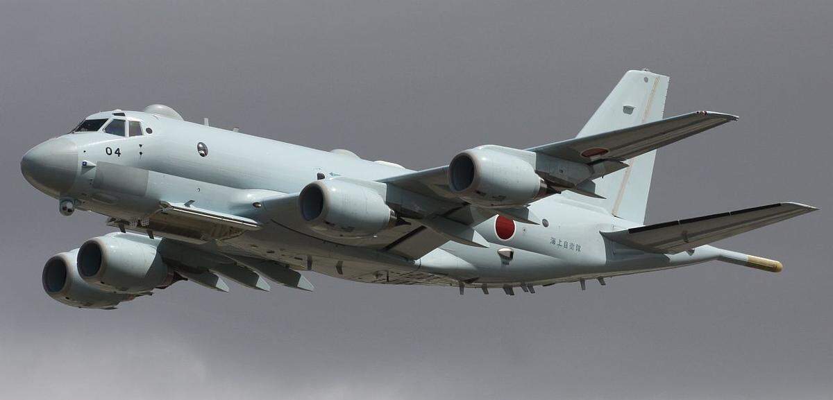 Eine Weltpremiere ist der Auftritt des neuen japanischen U-Boot-Jägers und Seeüberwachungsflugzeugs Kawasaki P-1. Erst seit 2013 im Dienst, hat seine Präsenz in Europa auch profanere Gründe. Die Briten etwa haben realisiert, dass sie nach dem übereilten Abstellen, ja Verschrotten ihrer "Nimrods" doch wieder große Marinepatrouillenflugzeuge brauchen. Und Mister Abe's Japan darf seit Neuestem seine Rüstungsgüter ja international vermarkten...