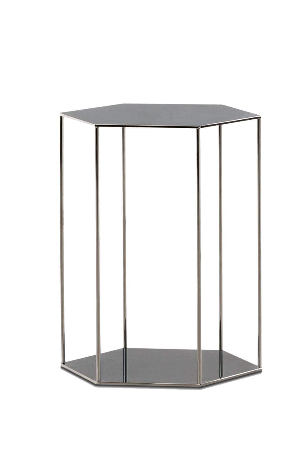 „Brisley“ gibt es mit linearem Steher um das Sechseck oder mit zentralem Tischbein. Design: Rodolfo Dordoni, Preis auf Anfrage, www.minotti.com  