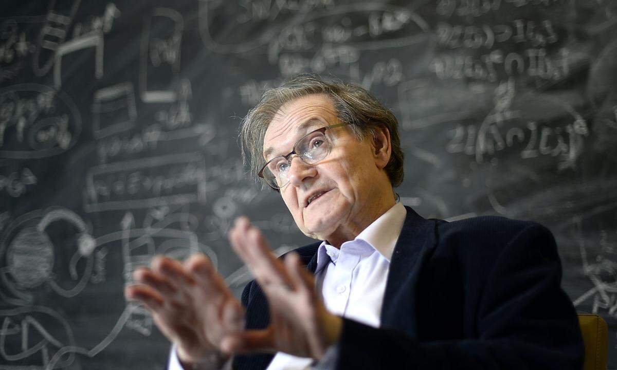 Roger Penrose im Mai 2015, während eines Interviews am Institute of Science and Technology Austria in Klosterneuburg. 