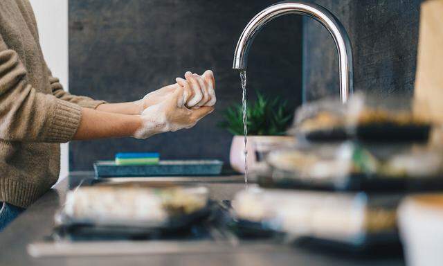 Vor dem Essen noch Händewaschen - das ergibt auch mit kaltem Wasser Sinn, wenn man sorgfältig ist.