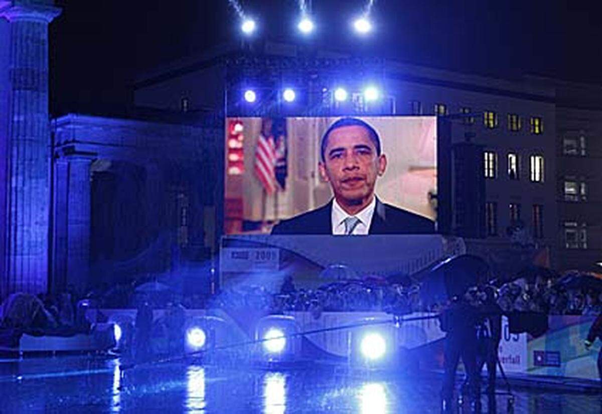 US-Präsident Barack Obama wurde per Videobotschaft eingeblendet. "Es konnte keine deutlichere Zurückweisung der Tyrannei und keine stärkeres Zeichen für Freiheit geben", sagte er.