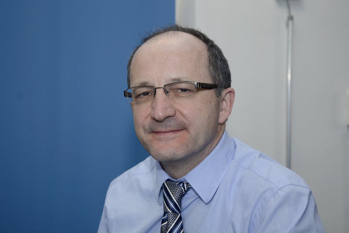 "Ständig Vermögen anzuhäufen ist auch keine nachhaltige Politik, denn jedes Sparen soll irgendwann zu mehr Wohlstand führen. Jetzt könnte mit Lohnsteigerungen die Konjunktur angekurbelt und die Anpassung im Euro-Raum erleichtert werden. Dies darf allerdings nicht zu weit gehen, damit in Deutschland nicht wieder die Arbeitslosigkeit steigt.