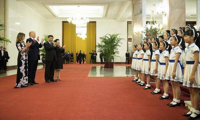 Die Trumps waren ganz entzückt vom Programm, das Chinas Präsident, Xi Jinping, für sie in Peking aufbot. 