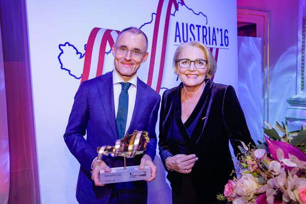 Österreicher des Jahres in der Kategorie Unternehmertum wurden Leopold Bauernfeind und Helmut Fallmann von fabasoft. Bauernfeind nahm den Preis von WKO-Generalsekretärin Anna Maria Hochhauser entgegen.