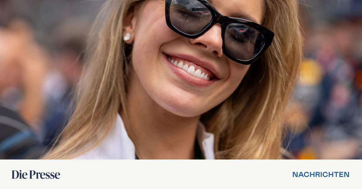 Swarovski-und-Ostrowski-moderieren-den-Song-Contest