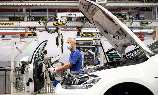 VW (im Bild ein Standort in Wolfsburg) ist der globale Schuldenkaiser.