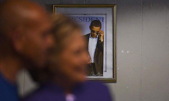 US-Präsident Barack Obama spricht FBI-Chef Comey das Vertrauen aus.