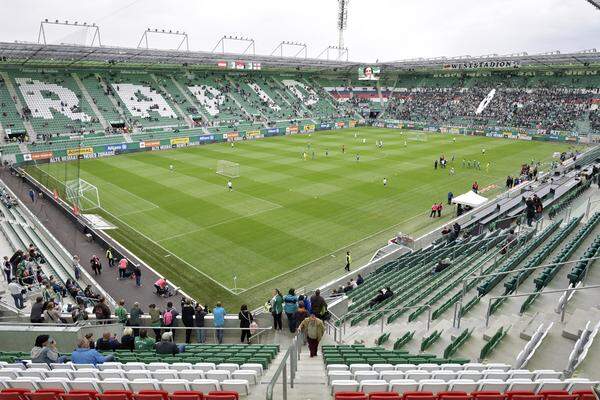 Zwei Jahre wurde am Stadion gebaut, 53 Millionen Euro hat das in Grün gehaltene Schmuckkästchen im Westen Wiens gekostet. 28.400 Fans werden in der Bundesliga darin Platz finden, international sind es aufgrund des Stehplatzverbotes 24.000.