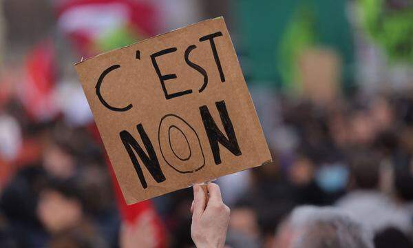 &quot;Es ist ein Nein.&quot; In Frankreich gehen die Menschen wieder gegen die Pensionsreform von Präsident Emmanuel Macron auf die Straße. 