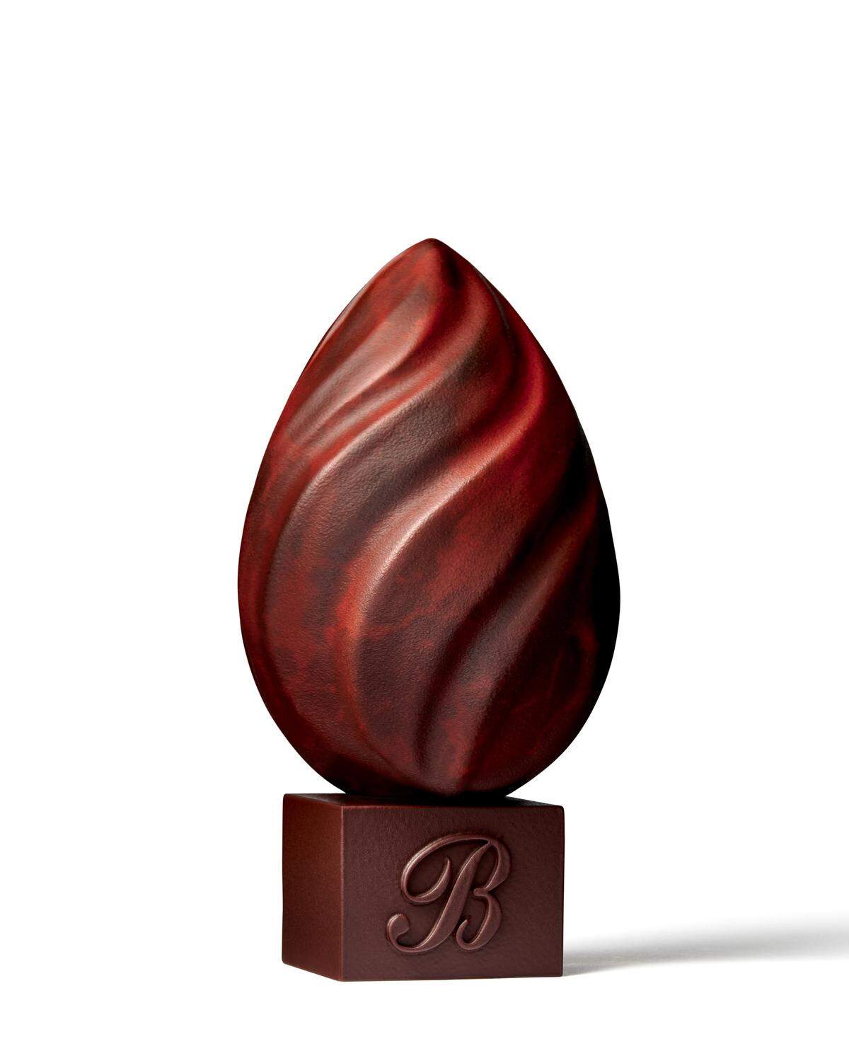Festtagsfreude.  Ein Ei aus tanzenden Schokoladeflammen, vielleicht als Vorbote der olympischen Fackel, soll das Osterei sein, das Chocolatier Johan Giacchetti für das Luxushotel Le Bristol heuer kreiert hat. 