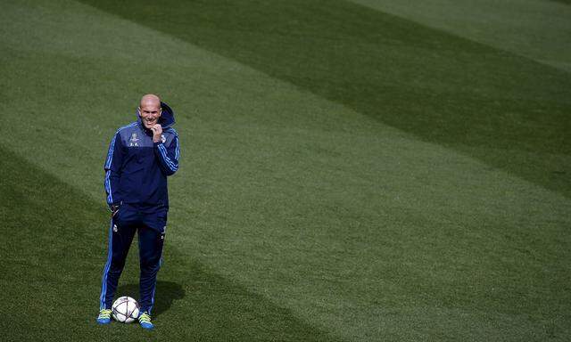 Football Soccer - Real Madrid training