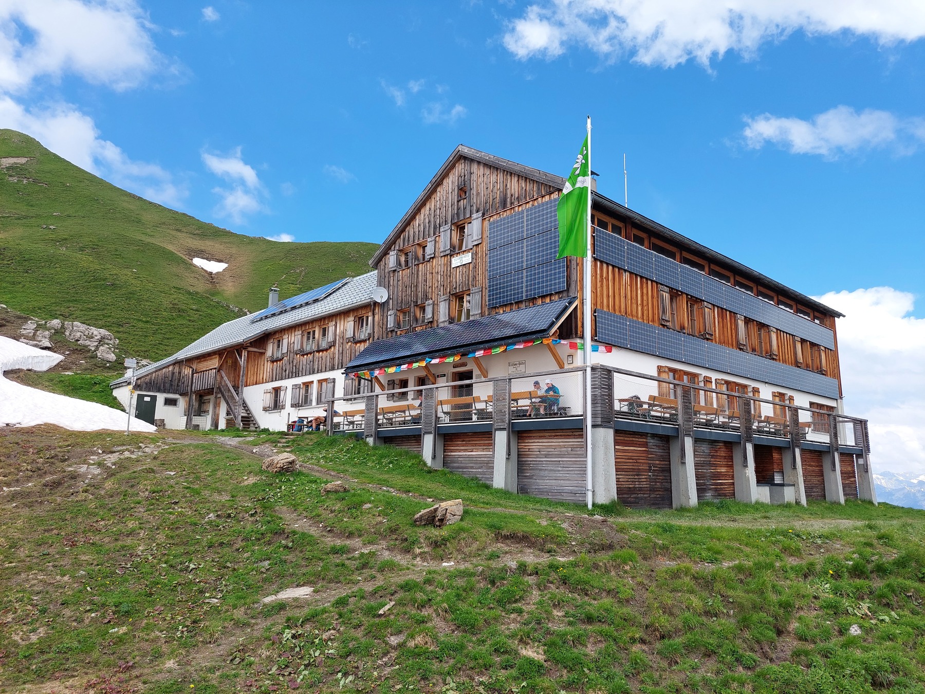 Surge in Cancellations Hits Austrian Mountain Huts