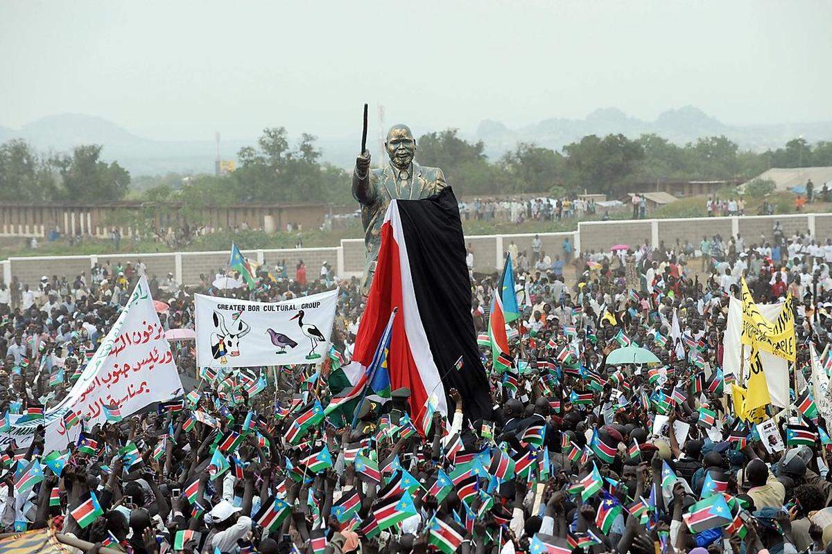 Am 9. Juli jährt sich die Unabhängigkeit des Südsudans zum 5. Mal. 2011 erlangte die ehemals britische Kolonie nach jahrzehntelangem Bürgerkrieg mit dem durch die türkisch-ägyptische Kolonialherrschaft islamisch geprägten Sudan die Unabhängigkeit.