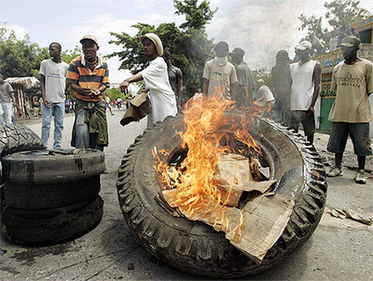 Die Unruhen waren in Les Cayes im Süden von Haiti ausgebrochen. Bisher sind bei den Protesten in verschiedenen Städten des ärmsten amerikanischen Landes fünf Menschen ums Leben gekommen.
