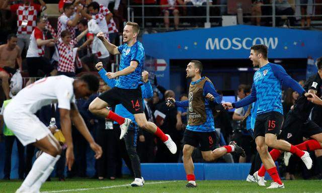 Kroatien feiert den Einzug ins WM-Finale. Auch Mateo Kovačić (2. v. re.) und Duje ?aleta-Car (re.) sind mittendrin. 