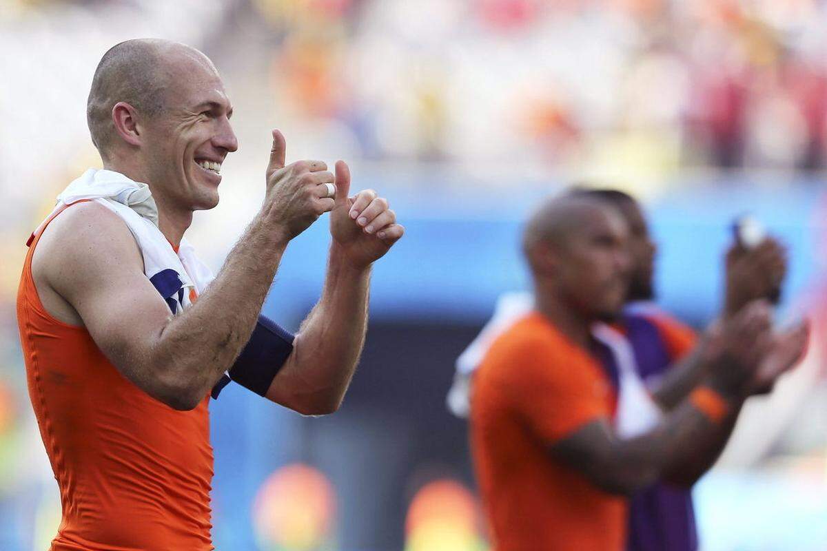 Gruppensieg! Die Niederlande besiegen am dritten Spieltag der Gruppe B Chile mit 2:0 und steigen als Gruppensieger in das Achtelfinale auf.