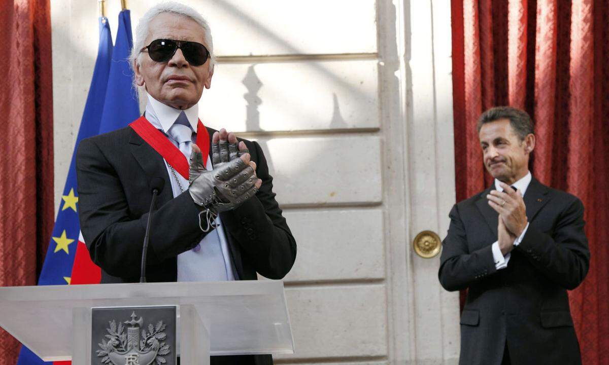 1985 wird der Modezar mit dem Bundesverdienstkreuz ausgezeichnet, 25 Jahre später wird er Kommandeur der französischen Ehrenlegion.