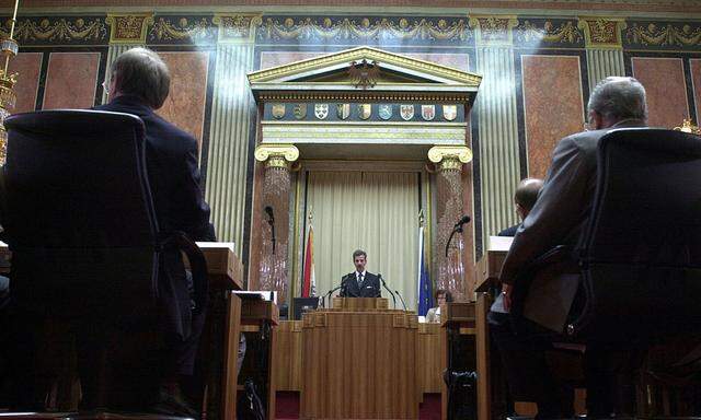 30. Juni 2003, Bundesratssaal: Rechnungshof-Präsident Franz Fiedler bei der feierlichen Eröffnung des – zunächst erfolglosen – Österreich-Konvents.