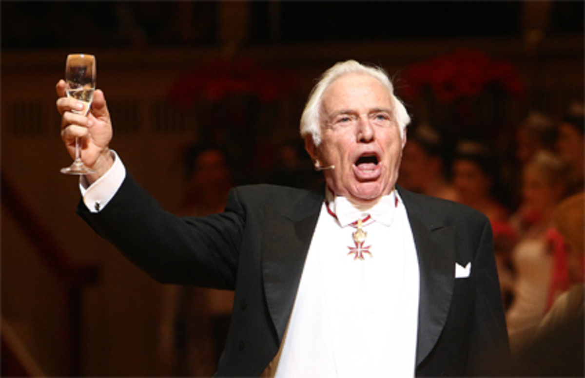 Vor den Debütanten gab Holender seinen letzten großen Opernball-Auftritt: "Zum Abschluss möchte ich gerne mit ihnen zusammen ein Glas trinken", sagte Holender und ließ sich von Töchterchen Alina ein Glas Champagner zum Anstoßen auf die Bühne bringen, ehe er das Champagnerlied aus der "Fledermaus" einstimmte.