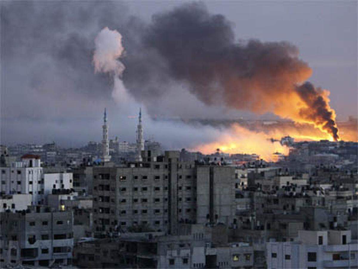 Die beiderseitigen Angriffe gingen weiter: Die israelische Armee bombardierte unter anderem Gaza-Stadt (Bild), militante Palästinenser feuerten Raketen auf israelisches Grenzgebiet.