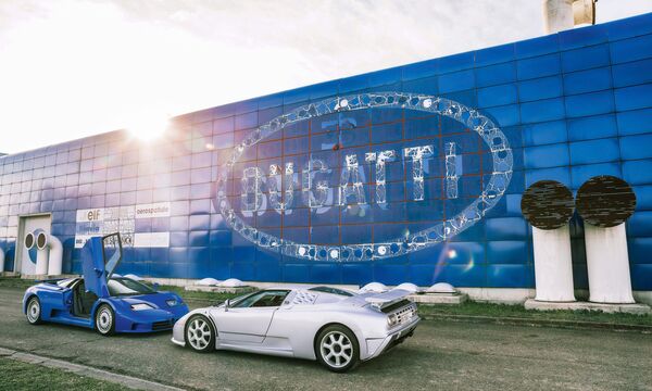 Übertüncht und wieder hervorgebrochen: Bugatti-Logo auf der Halle für Motorenmontage und Prüfstände.