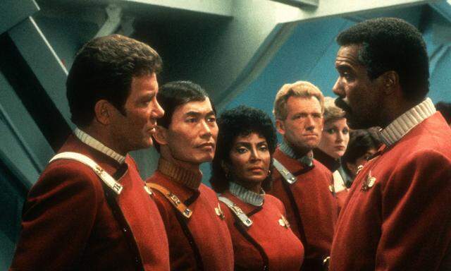 STAR TREK III: THE SEARCH FOR SPOCK US 1984 L-R WILLIAM SHATNER as Captain James T Kirk, GEORGE TAKEI as Sulu, NICHELLE