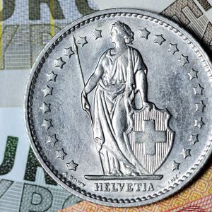 Schweizer Franken auf Euroscheinen Beendigung des Franken Mindestkurses zum Euro