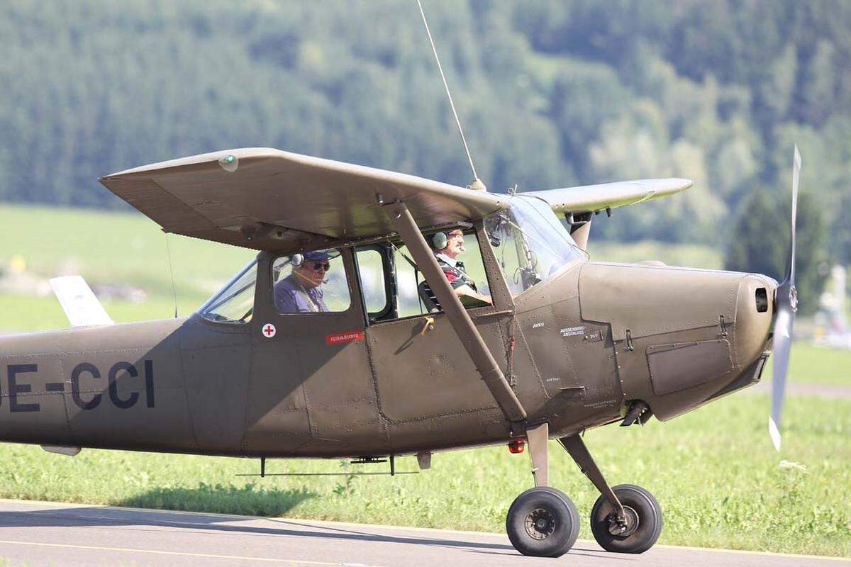... und die Cessna L-19 Bird Dog des österreichischen Bundesheeres.