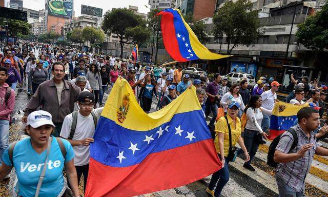 Die Opposition strömte auf die Straßen von Caracas. Die Lage in Venezuela ist noch schlimmer als bei den Massendemos von 2017.