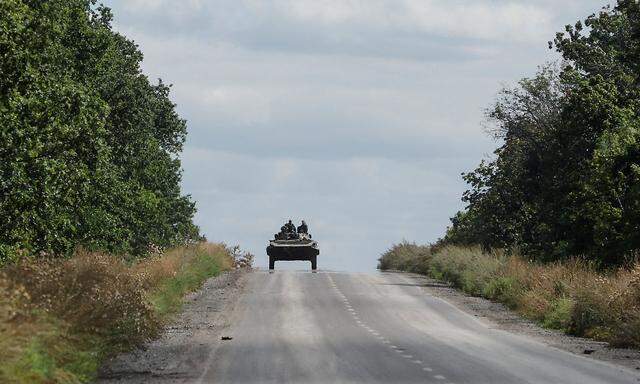 Ukrainian servicemen drive out of Bakhmut, Donetsk region