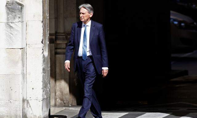 Auf dem Weg aus der Regierung. Schatzkanzler Hammond hat angekündigt, nicht für einen Premier Johnson zu arbeiten.