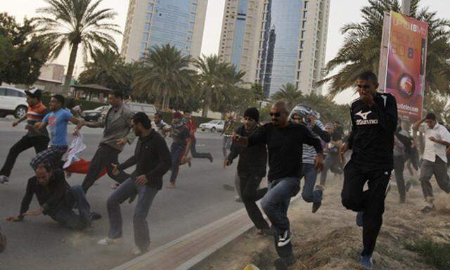 Bahrain Soldaten schiessen Demonstranten