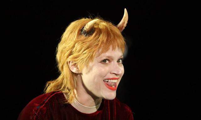 Mavie Hörbiger als Teufel in "Jedermann" bei den Salzburger Festspielen.