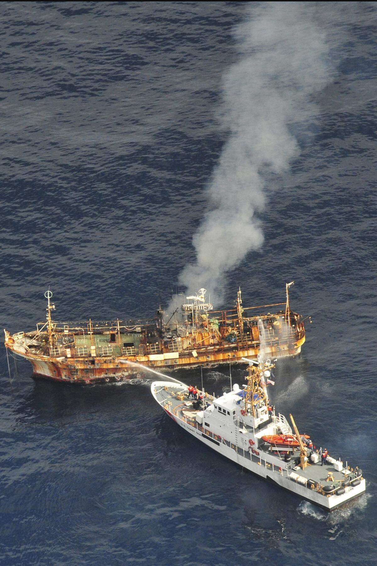 Das rund 60 Meter lange Geisterschiff hatte den Schiffsverkehr in dem Gebiet gefährdet.