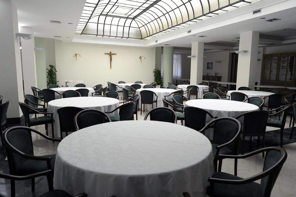 Der Speisesaal von Santa Marta. Hier essen die Kardinäle zwischen den Abstimmungen. Kontakt mit der Außenwelt ist streng verboten.