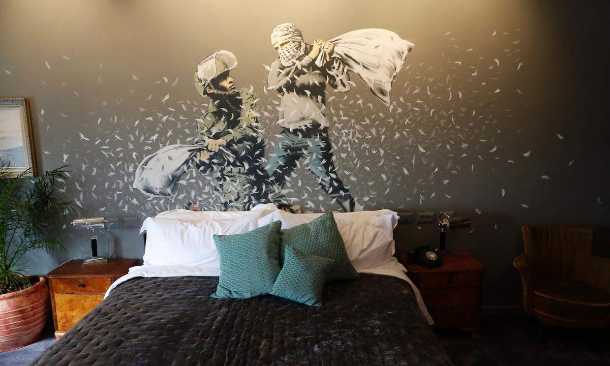 Einige der zehn Zimmer schmücken Graffiti des Künstlers.