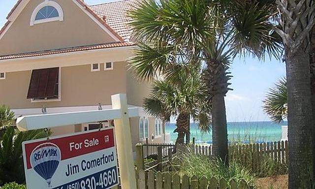 Real estate agents say beachfront property sales have come to a stop since the Deepwater Horizon oil 