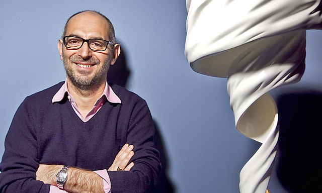 Leuchtikone. Ferruccio Laviani und sein neuer Entwurf „Twist“, wie so viele bei Kartell aus Polycarbonat.